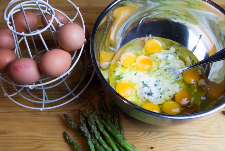 Slimming World Quiche Syn Free Asparagus, Chive and Onion Strikeapose