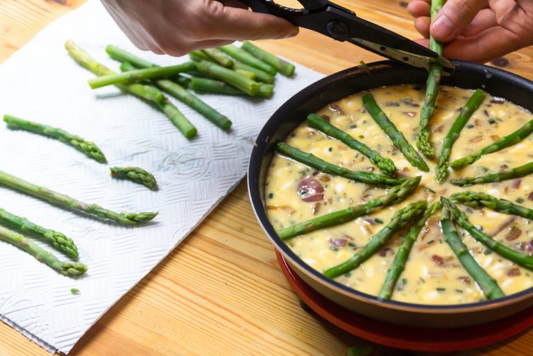 Slimming World Quiche Syn Free Asparagus, Chive and Onion Strikeapose
