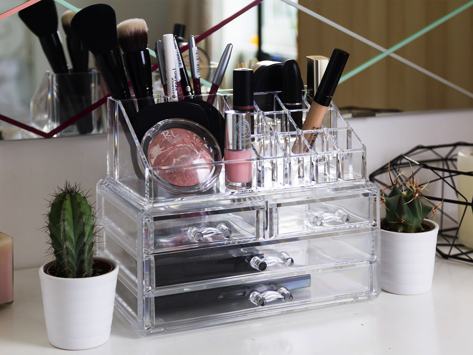 My Makeup Storage and another Competition! Strikeapose