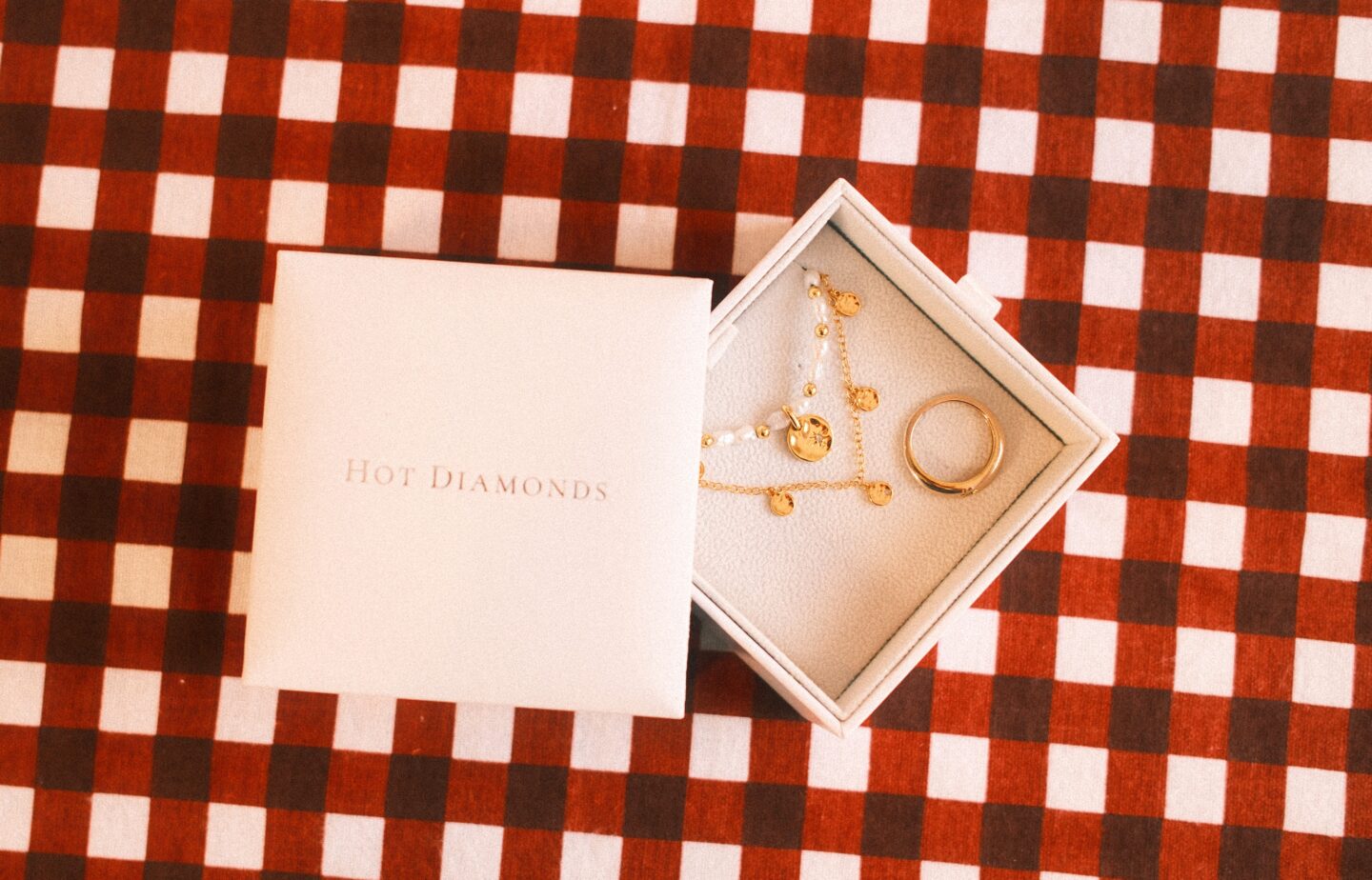 Thoughtful Gifting: A Curated Christmas Guide for Everyone You Love 14