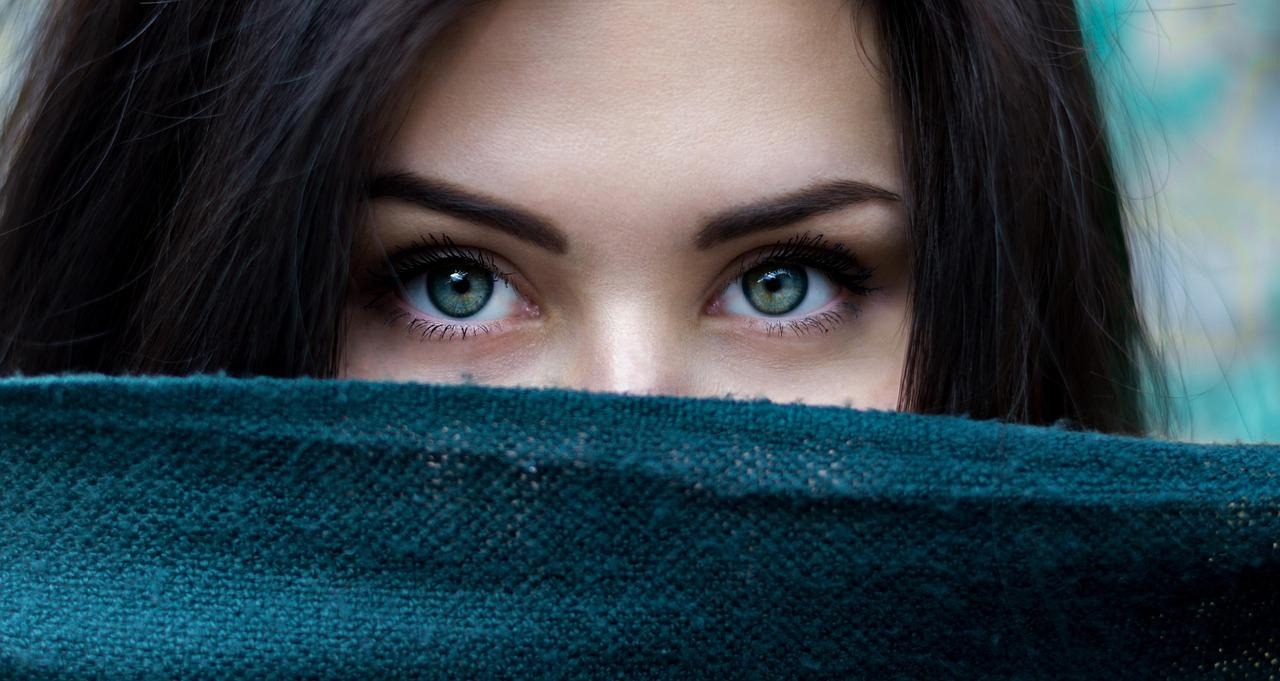 Natural Essential Oils and Plant-Based Skincare: A Comparison of the Most Trusted Brands for Green Beauty 1